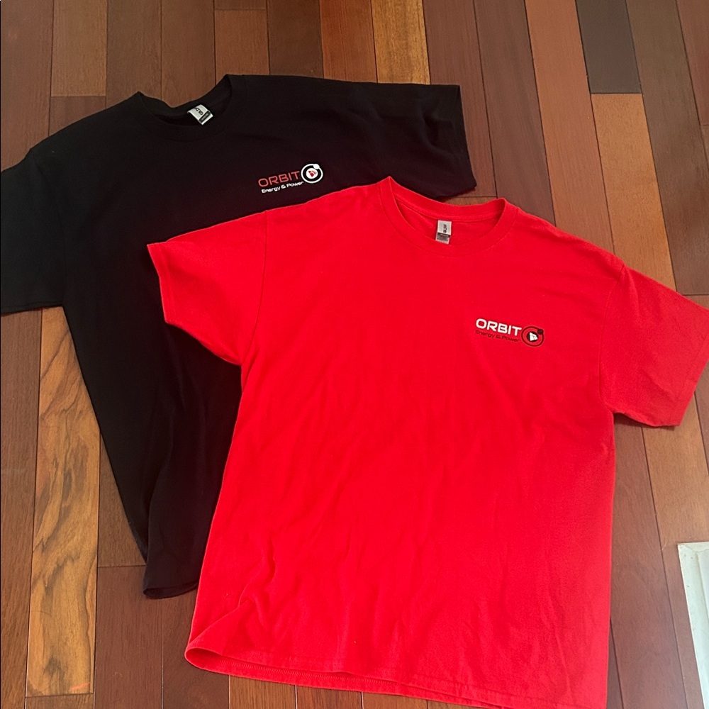 Gildan Black and Red Short Sleeve Tees